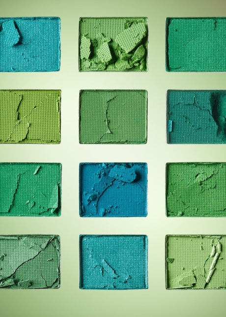 Green shadow palette cuz beauty cosmetic styling